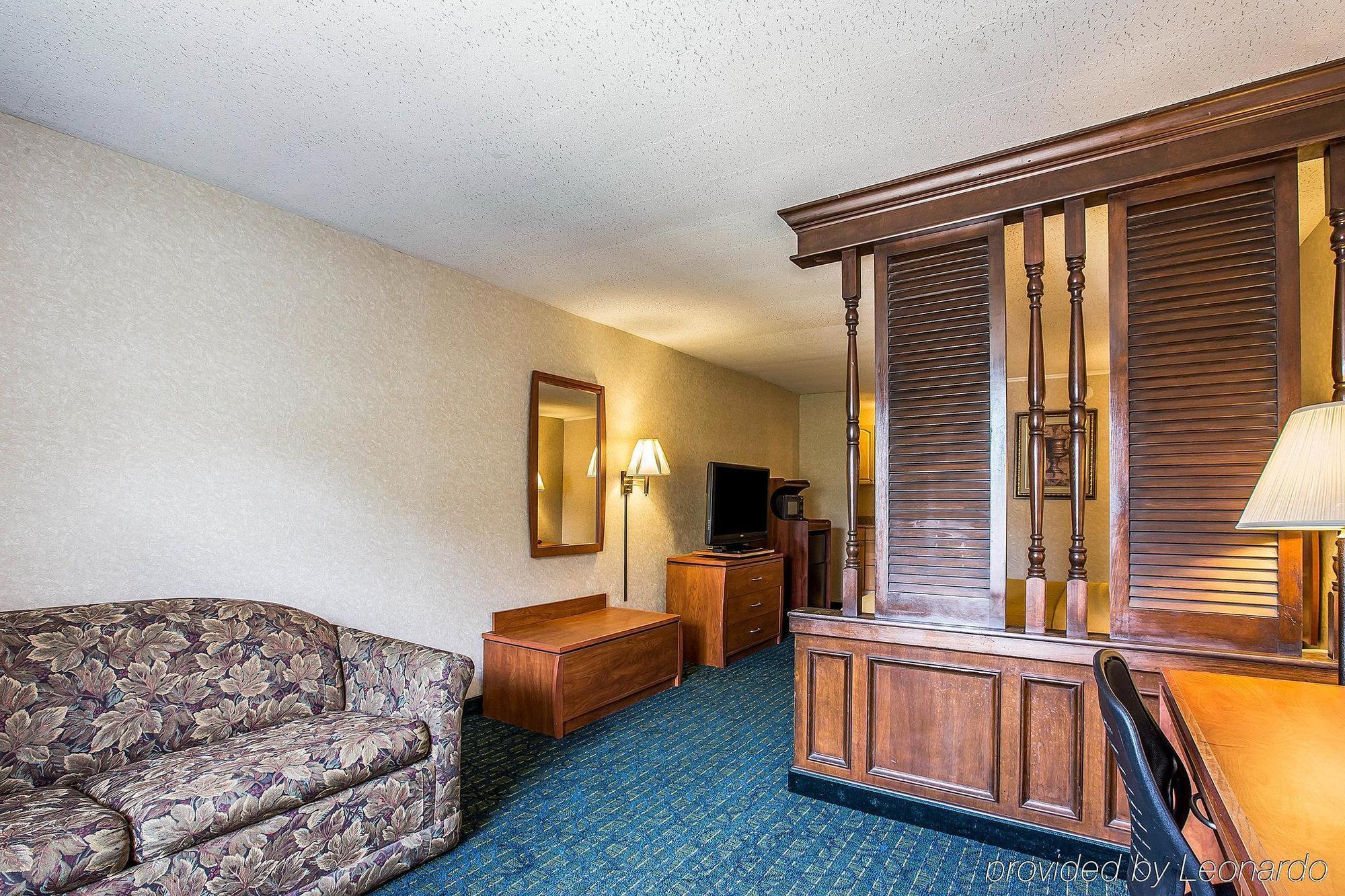 Greenville Inn & Suites Esterno foto