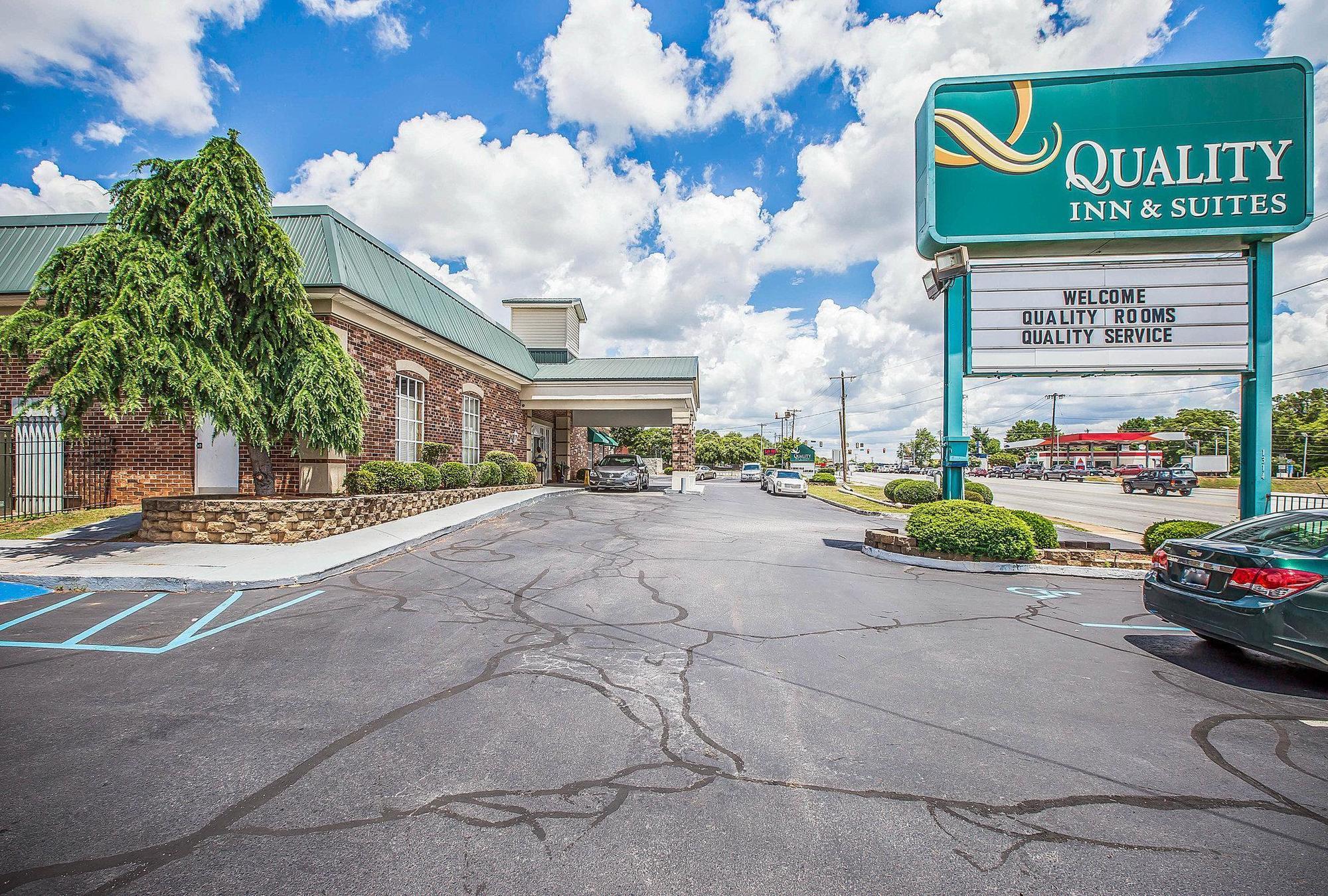 Greenville Inn & Suites Esterno foto