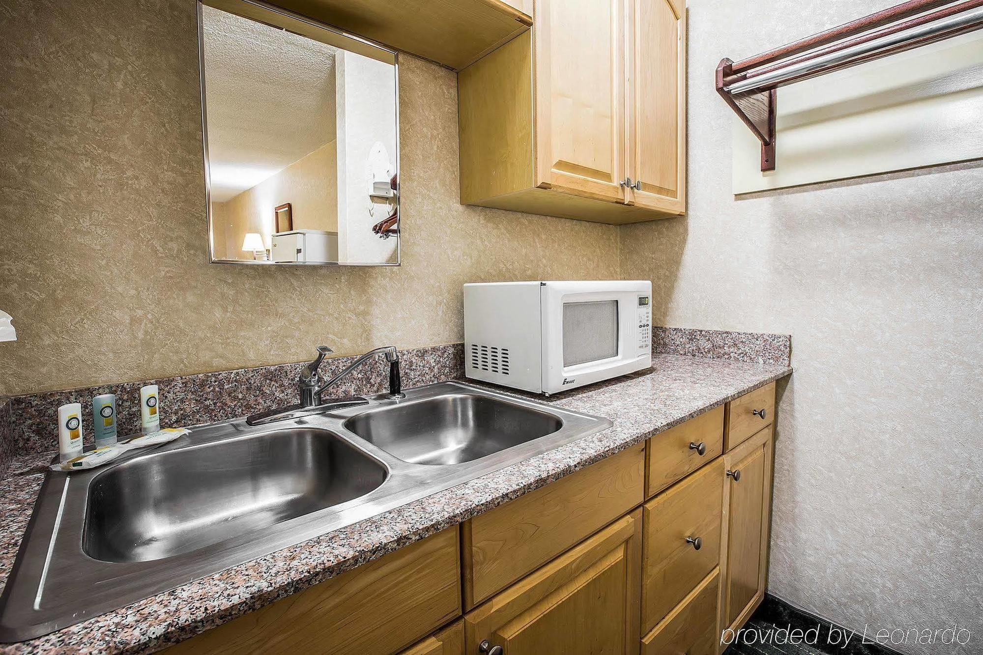 Greenville Inn & Suites Esterno foto