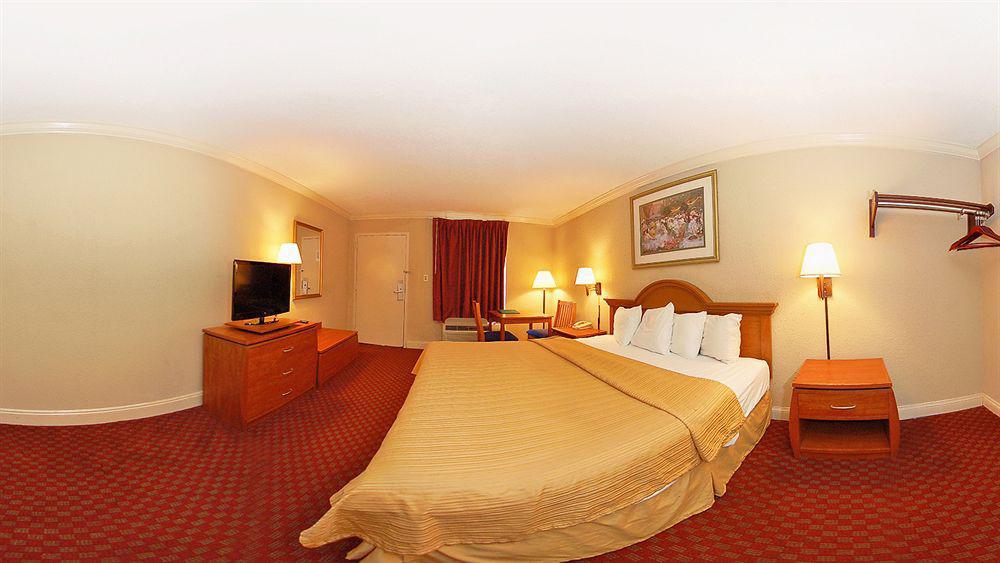 Greenville Inn & Suites Esterno foto